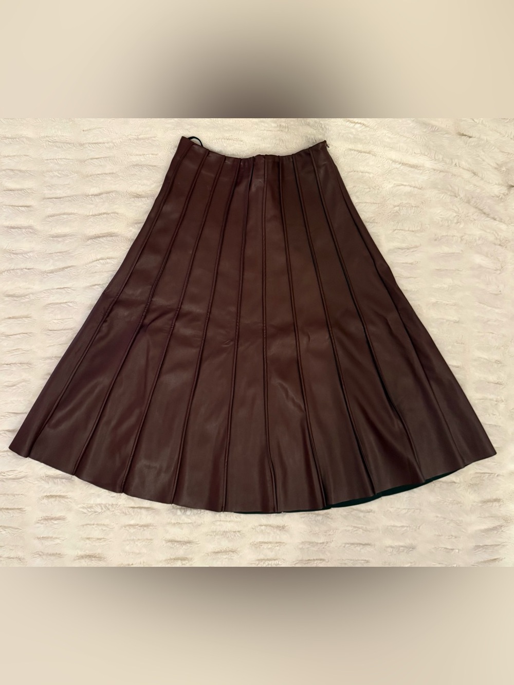 Women's Pleated Faux Leather Midi Skirt - Burgundy